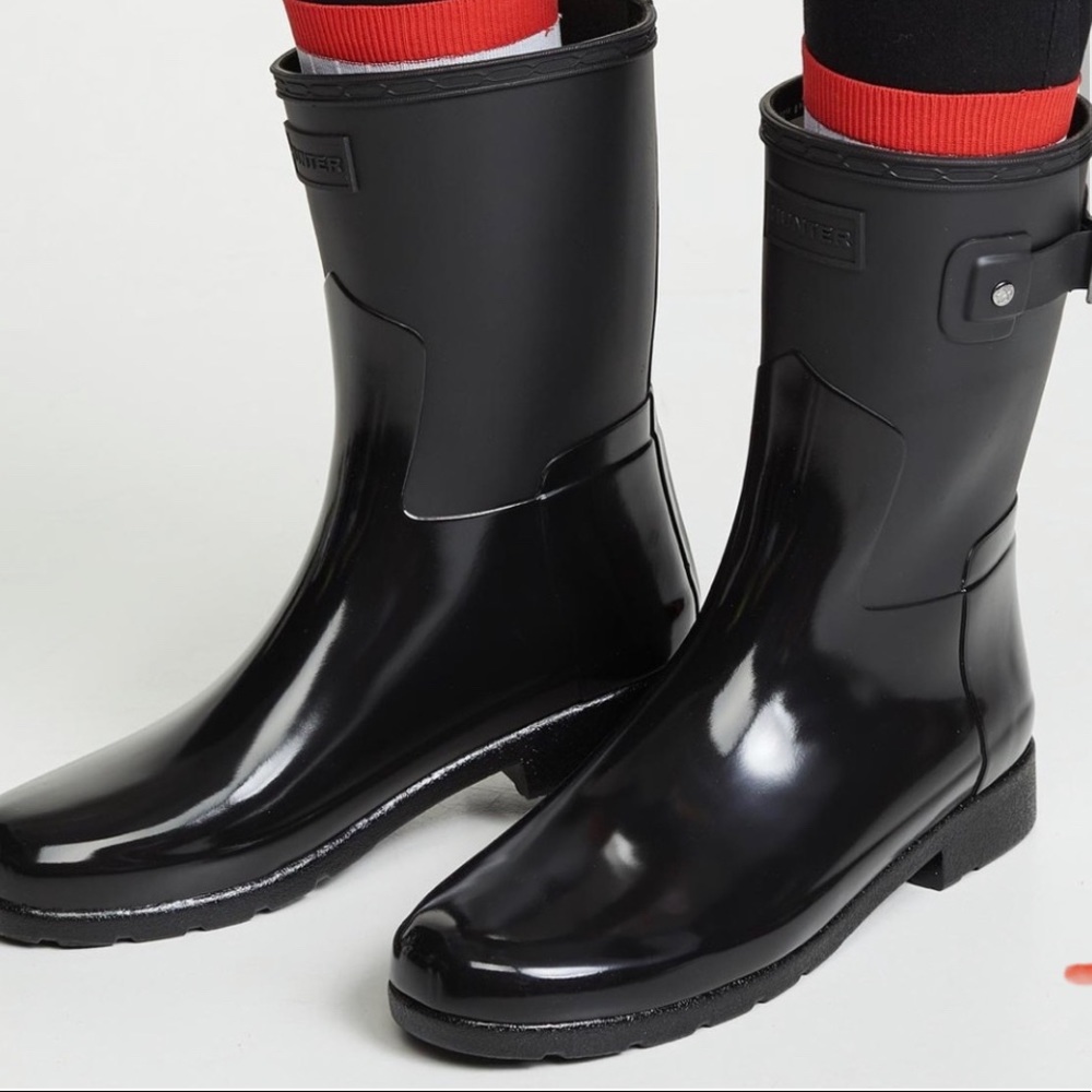 HUNTER Women’s original refined short gloss snow rain boots- black 8